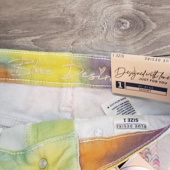 NWT Tie-Dye Ripped Denim Shorts Hi-Rise Shortie Blue Desire Womens shorts size 1 - Picture 3 of 8